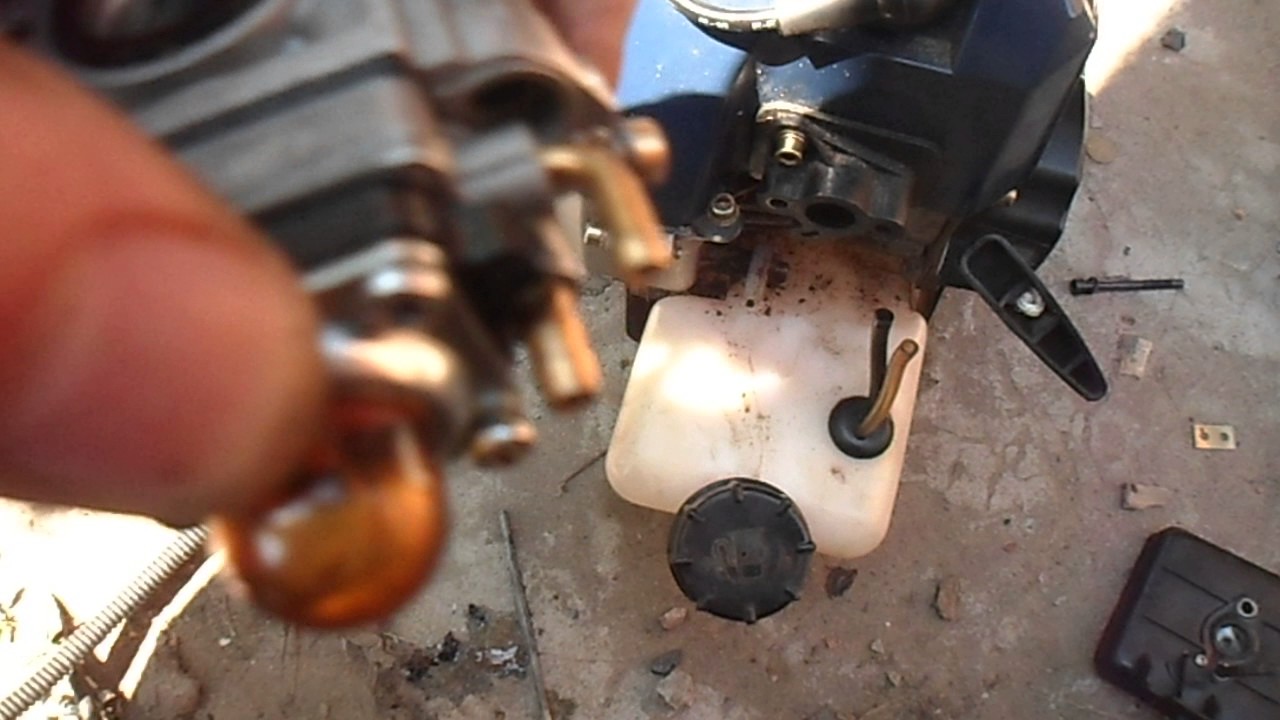 Почему триммер захлебывается. ремонт бензокосы своими руками: разбор неисправностей и методов их устранения. что делать если не заводится двигатель