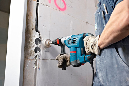 Как просверлить бетонную стену обычной дрелью: какой выбрать инструмент и насадку, практические советы. как правильно сверлить бетонную стену