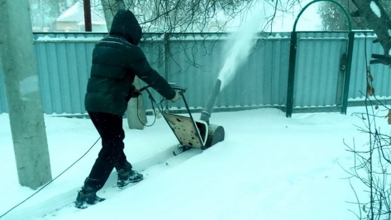 Снегоуборщик из триммера❄ [как сделать своими руками]