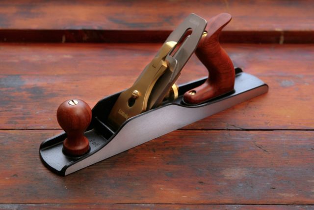 Ручной рубанок (25 фото): деревянные и металлические модели. особенности устройства и назначение инструмента. как выбрать?
