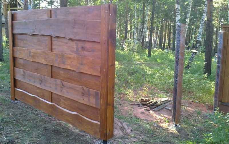Как самостоятельно построить забор из горбыля?