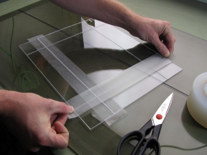 Склейка оргстекла: чем склеить стекла между собой без шва? техника бесшовной склейки в домашних условиях. чем клеить к металлу?