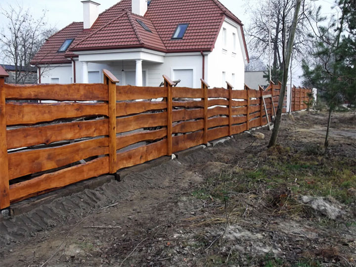 Забор из горбыля: красивый деревянный забор из необрезной доски, все варианты обработки и дизайна