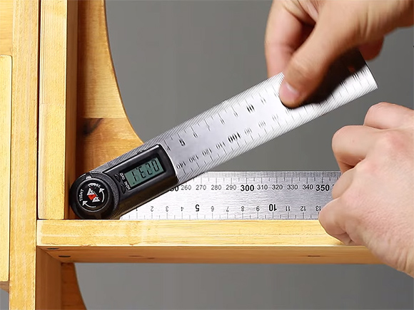 Малка — инструмент для переноса углов и обустройства откосов дверей