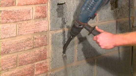Как и чем правильно штробить стены под проводку без пыли