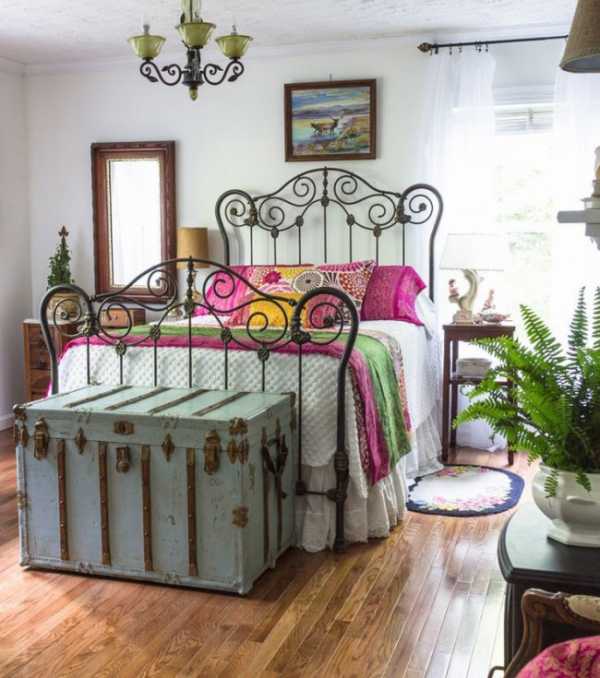 Кованые кровати (79 фото): двуспальные и односпальные с мягким изголовьем, дизайн интерьера спальни, металлические балдахином, отзывы