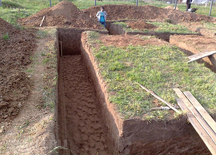 Как правильно выкопать фундамент под дом своими руками