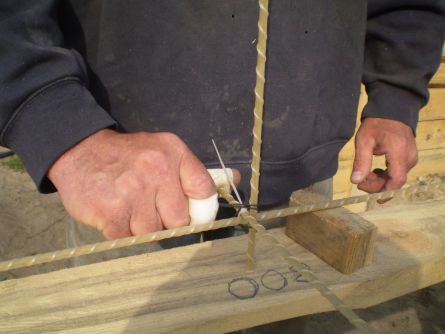 Чем резать композитную стеклопластиковую арматуру для фундамента?