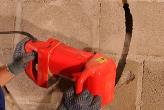 Чем штробить стены под проводку: выбираем инструмент | ichip.ru