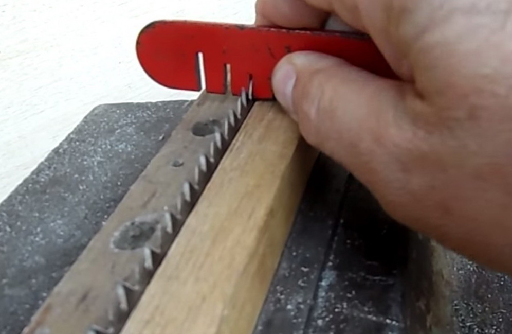 Как самому наточить ножовку по дереву в домашних условиях