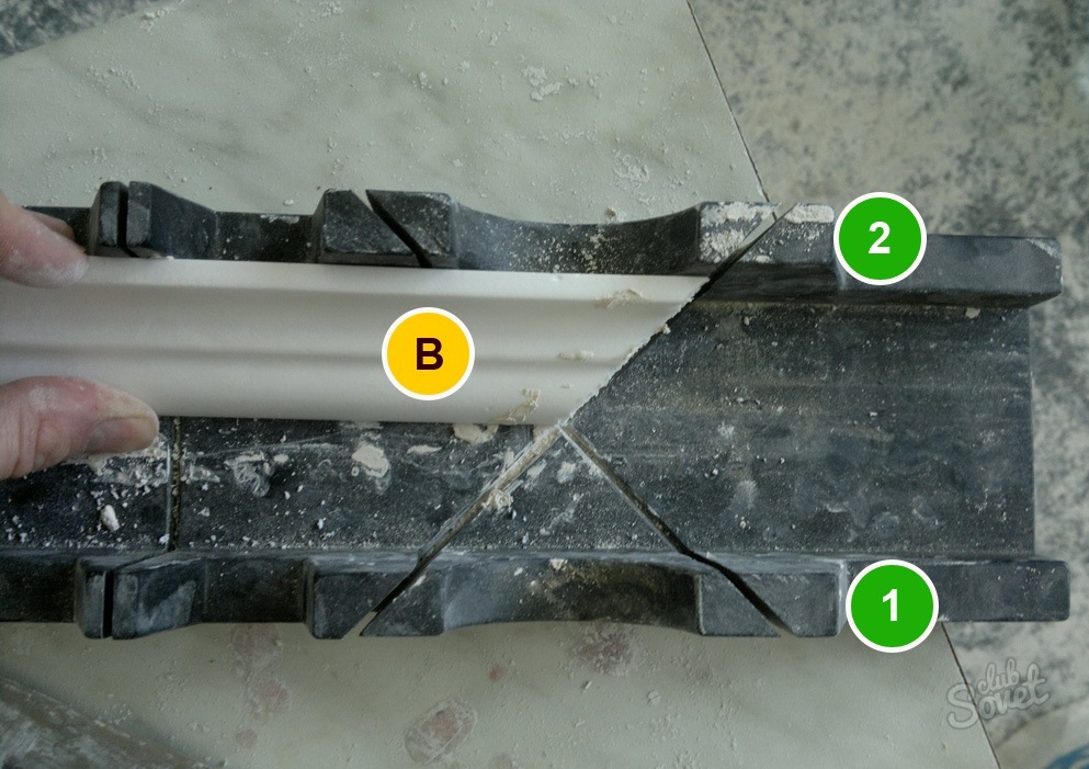Как правильно резать потолочный плинтус и напольный? особенности стыковки угла потолочного плинтуса и напольного, замеры и выбор стусла, фото и видео инструкции