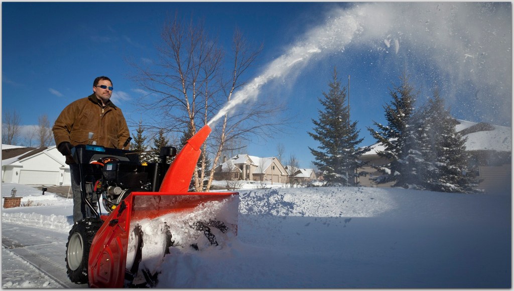 Снегоуборочный аппарат для дачи или дома: как выбрать лучший, рейтинг популярных моделей - электрических и бензиновых, самоходных и ручных, их плюсы и минусы
