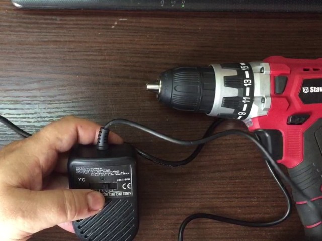 Как переделать аккумуляторный шуруповерт в сетевой для работы от сети 220 вольт: пошаговые инструкции, видео