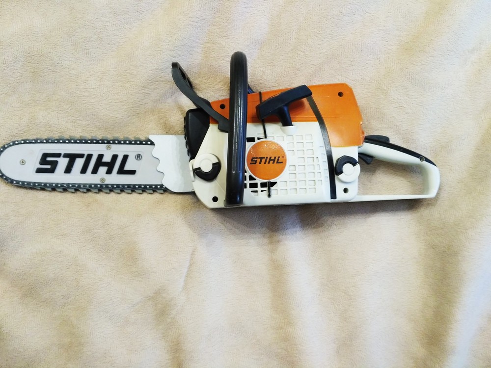 Игрушечная пила stihl: что собой представляет, полезна ли для малышей