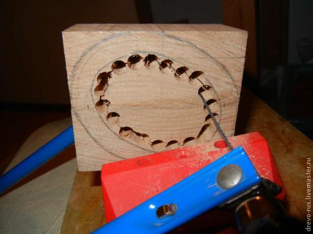 Инструмент для вырезания круглых отверстий в дереве