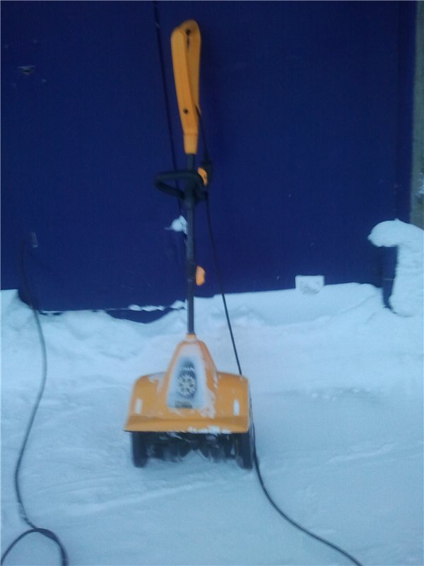 Электролопата для уборки снега
