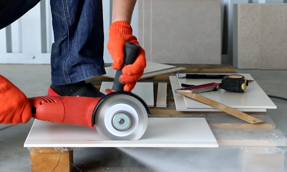 Как и чем лучше резать керамическую плитку в домашних условиях — видео и фото
