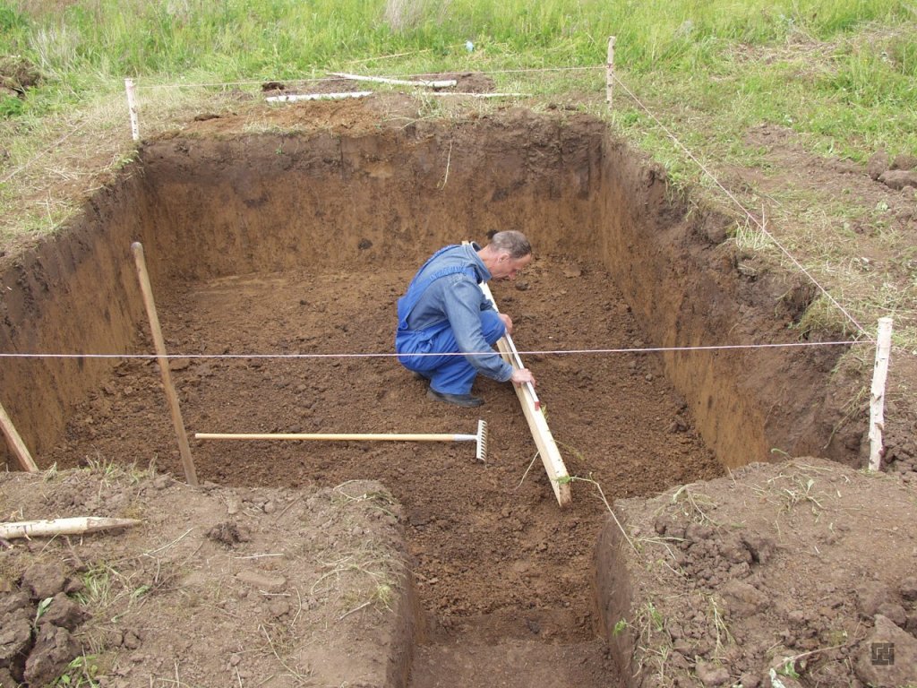 Рытье котлована под фундамент: глубина и ширина, разработка, как выкопать правильно?