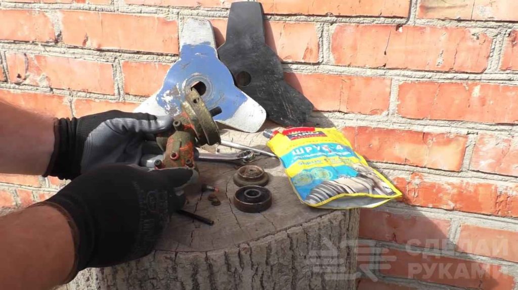 Как и чем смазывать валы в штанге мотокосы