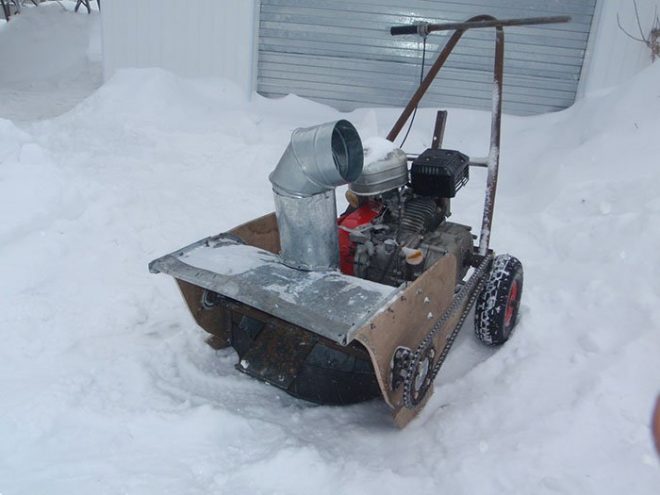 Снегоуборщик для мотоблока: чистка снега снегоуборочной насадкой, газонокосилка с отвалом на ока - три в одном