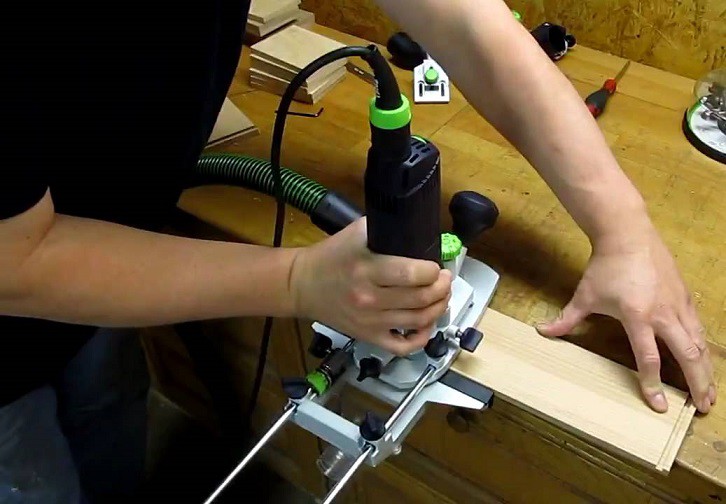 Ручной фрезер по дереву – подходящий инструмент для создания уникальных изделий собственными руками