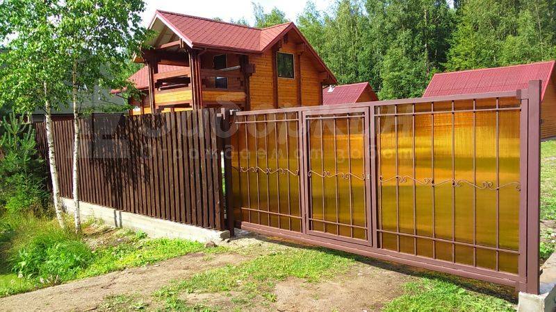 Как сделать красивый и недорогой забор на даче своими руками: из дерева, металла и поликарбоната | (70+ фото & видео) +отзывы