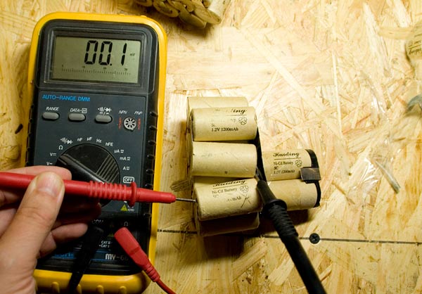 Проверка емкости аккумулятора 18650 мультиметром для определение работоспособности