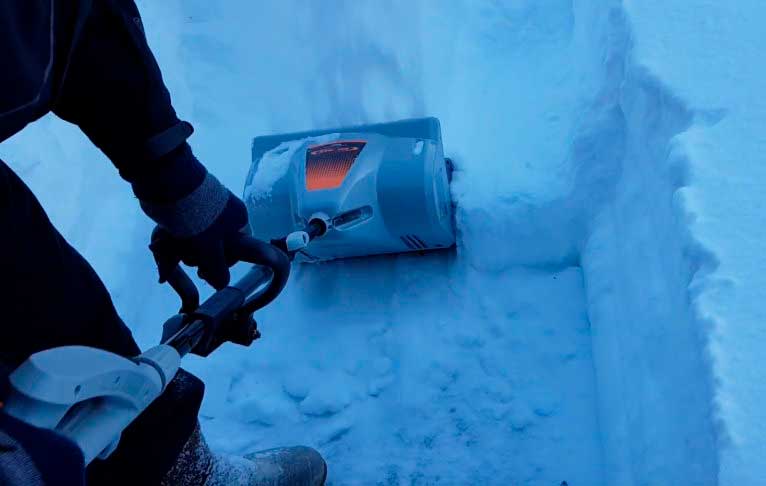 Электролопата для уборки снега: принцип работы, особенности использования