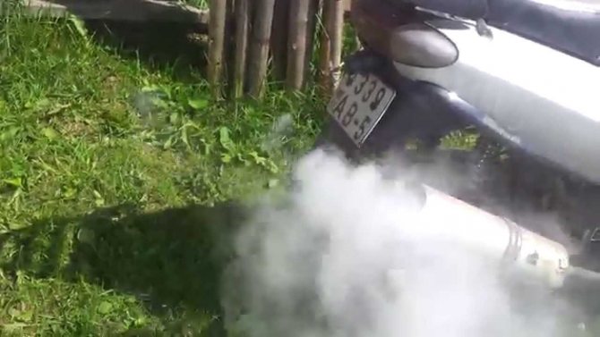 Мотоблок дымит белым дымом что делать?
