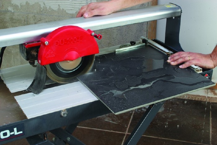Как разрезать керамическую плитку в домашних условиях, без плиткореза: советы, меры безопасности