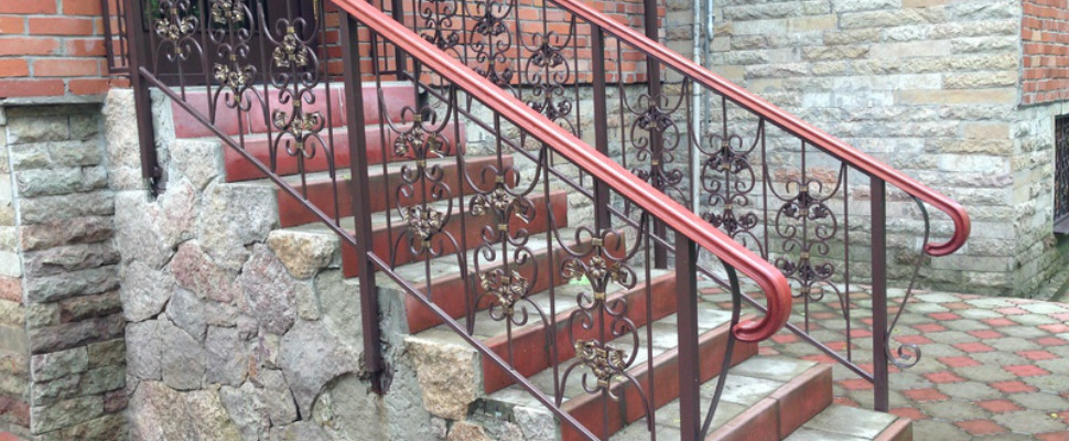 Перила для крыльца (44 фото): металлические ограждения для наружных лестниц, как сделать своими руками уличные перила из металла