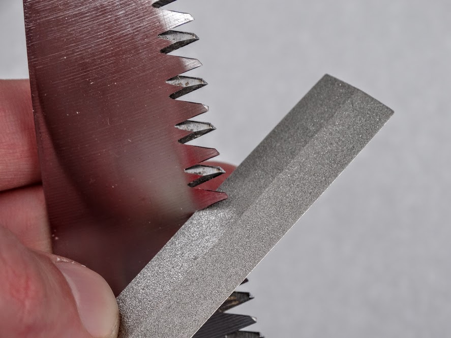 Как заточить садовую ножовку - мастерок