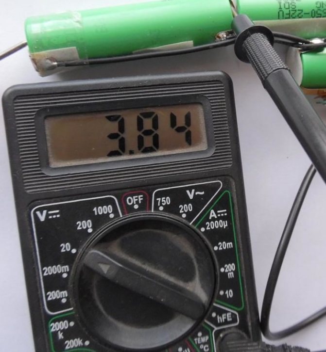 Как проверить емкость аккумулятора 18650 мультиметром