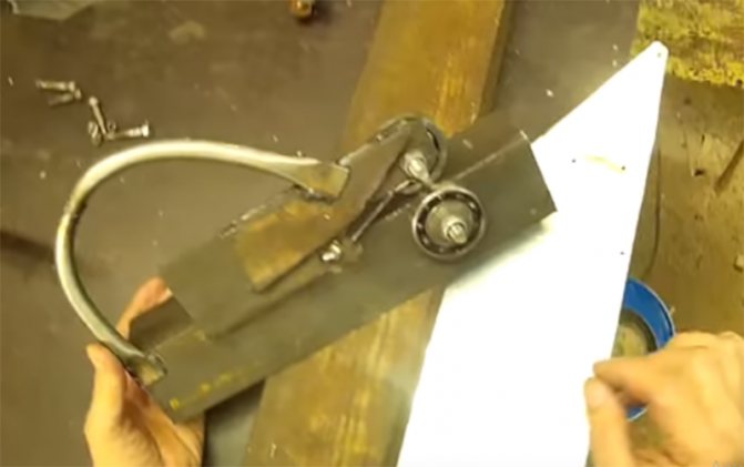 Роликовый нож для листового металла своими руками