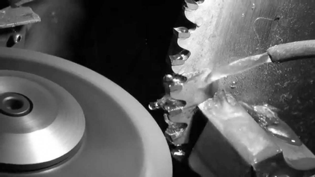 Станок заточный для дисковых пил: правила заточки зубьев циркулярки и самостоятельное изготовление инструмента
