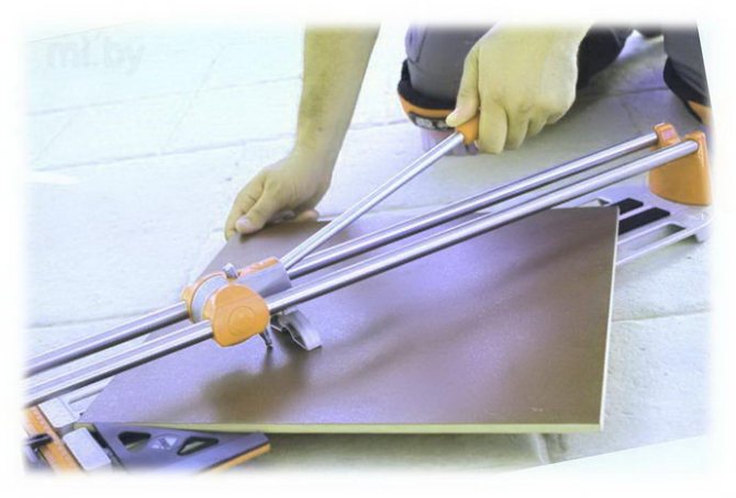 Как резать плитку плиткорезом? как правильно отрезать ручным инструментом, чем можно воспользоваться, если нет плиткореза