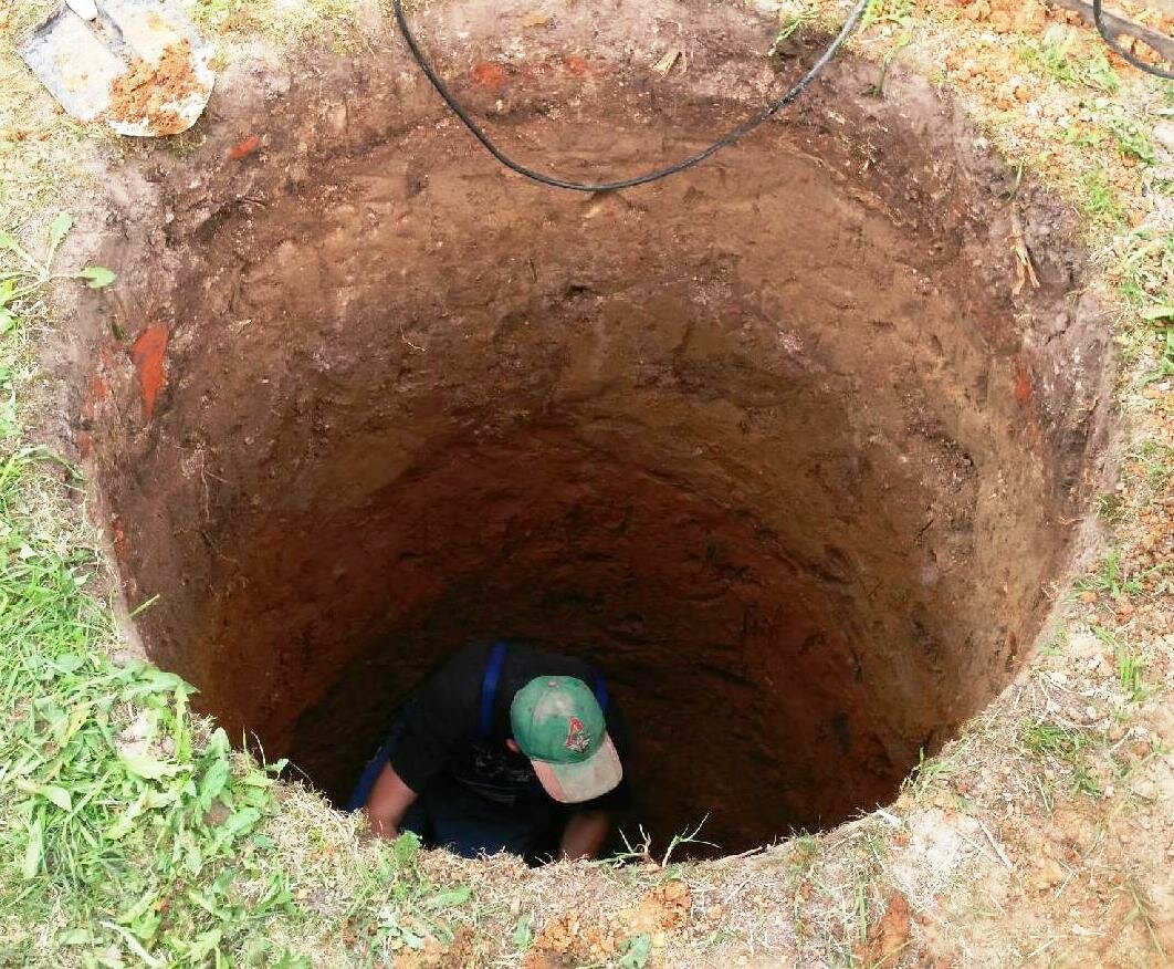 Как выкопать сливную яму правильно, учитывая требуемую глубину
