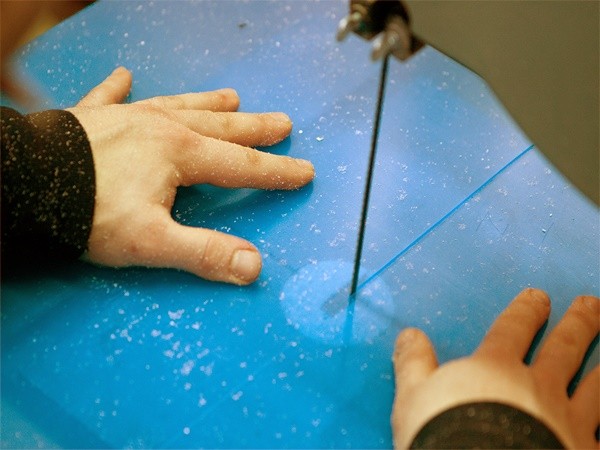 Как разрезать стекло стеклорезом: правильно выполняем работу в домашних условиях