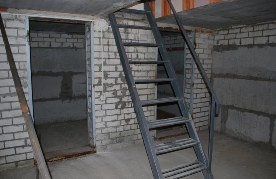 Как построить подвал в гараже: виды погребов и варианты обустройства